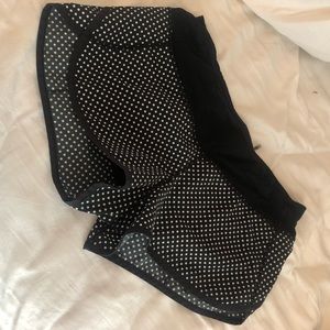 LULULEMON Size 6 Shorts MINT CONDITION